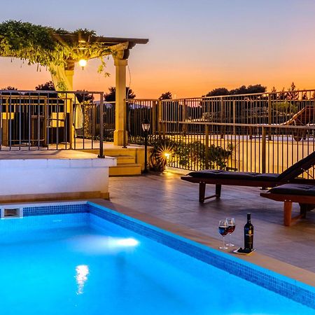 Villa Julia With Heated Pool, Ideal For Large Groups Milna (Brac) Exterior foto