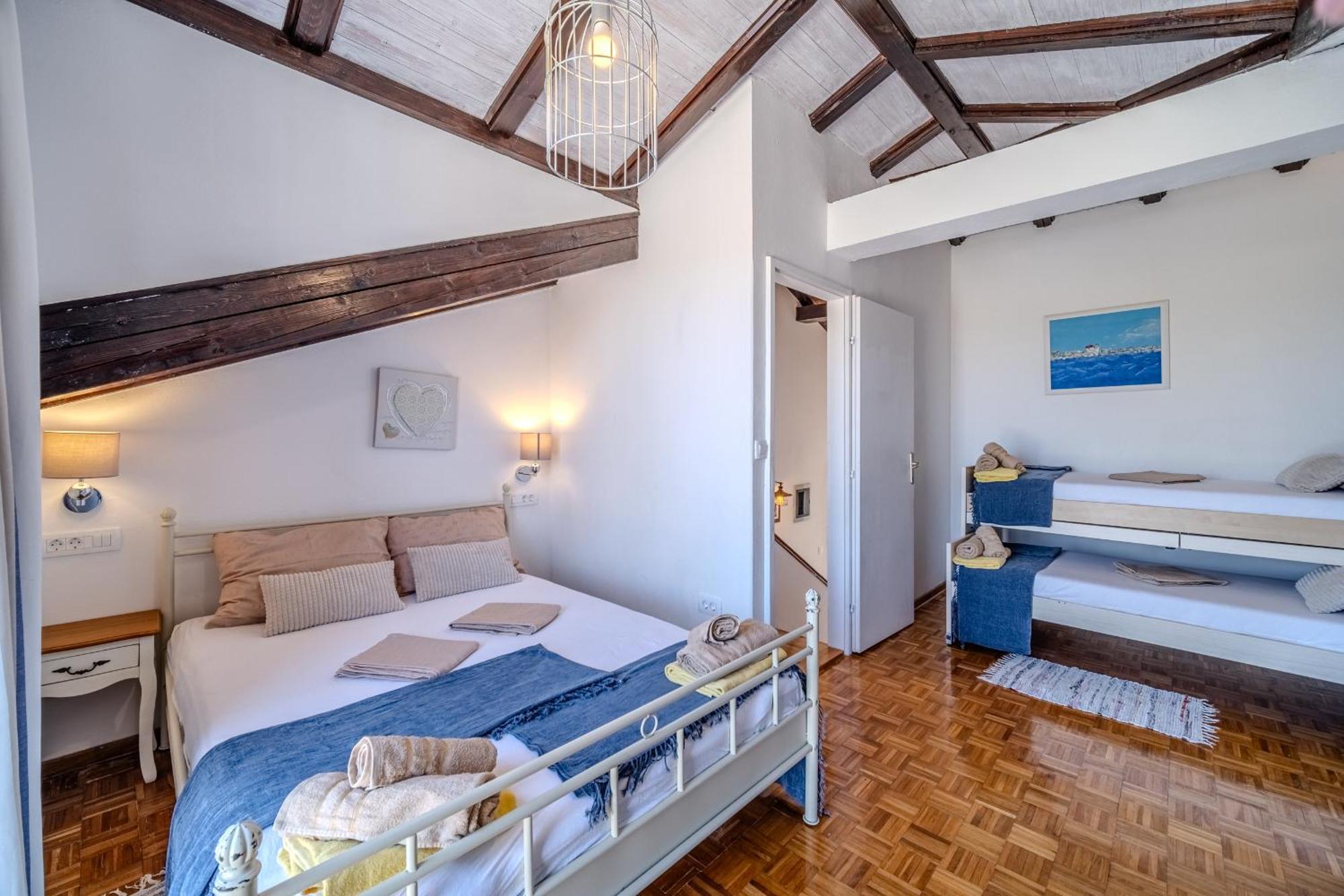 Villa Julia With Heated Pool, Ideal For Large Groups Milna (Brac) Exterior foto