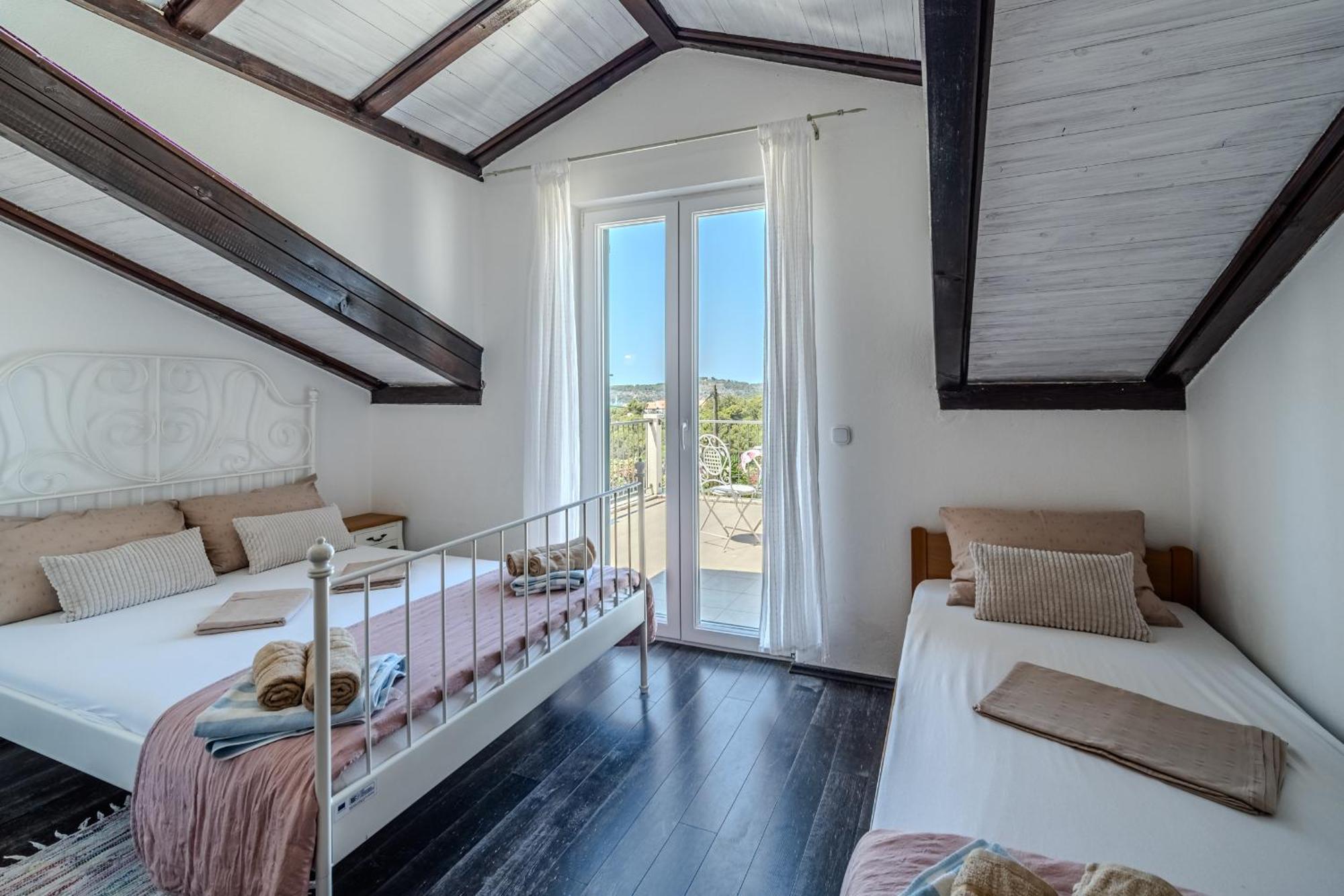 Villa Julia With Heated Pool, Ideal For Large Groups Milna (Brac) Exterior foto